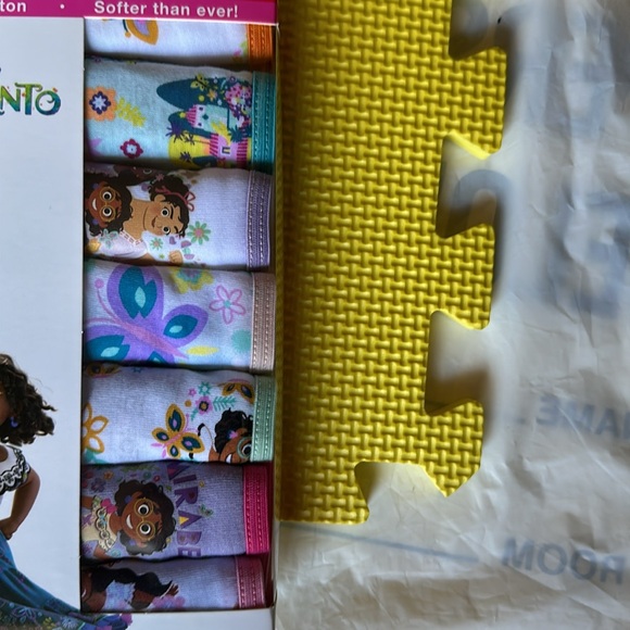 Disney Encanto 7-Pack Girls Underwear Size 4 100 Combed Cotton - Picture 4 of 5